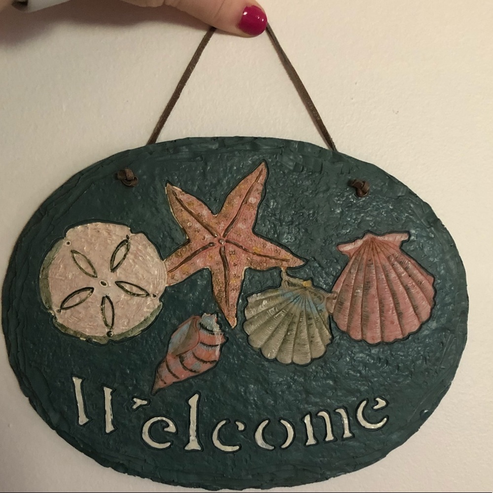 Seashell “Welcome” sign